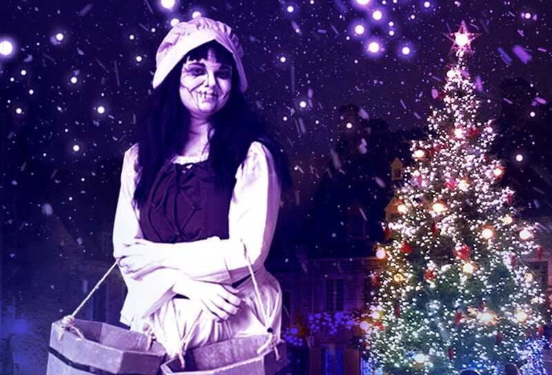 Quebec: Christmas Interactive Walking Tour of New France - Actors in the winter darkness