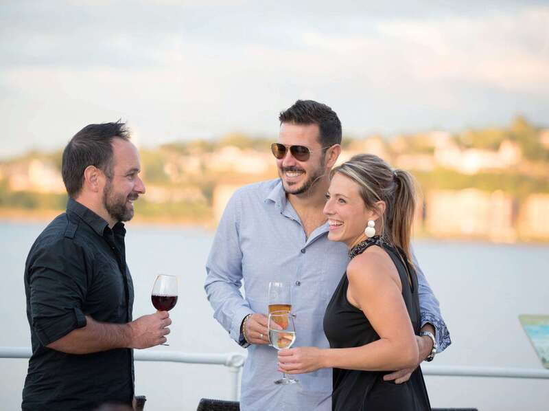 Québec City: 2-Hour Cocktail & DJ Evening Cruise - The first drink and the included cocktail