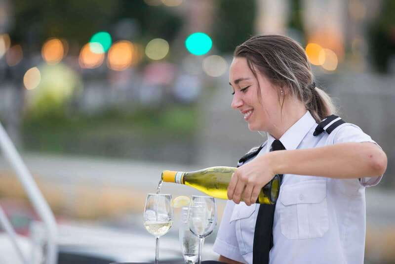 Québec City: 3 or 5-Course Dinner Cruise with DJ & Dancing - Why this cruise works as a full Québec City evening