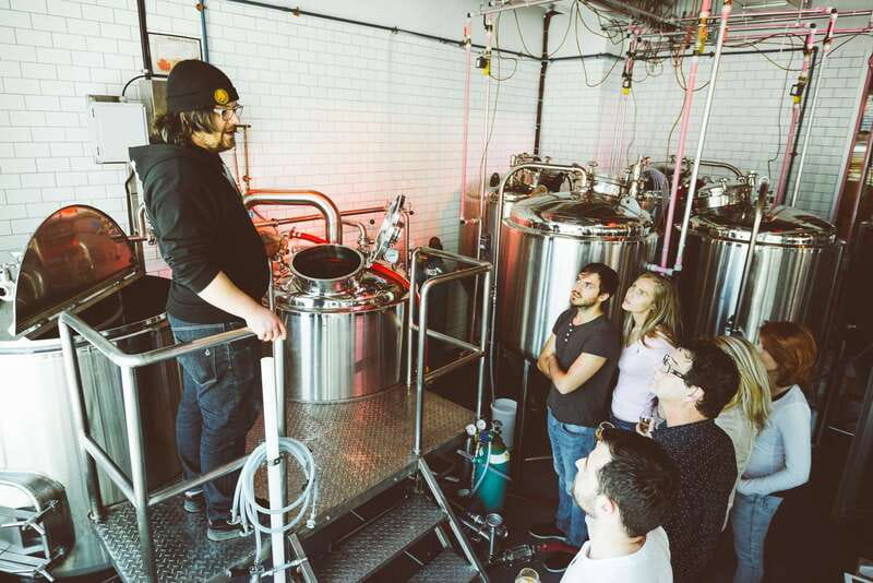 Quebec City: Craft Brewery and Beer Tasting Tour - Walking through St-Roch between tastings
