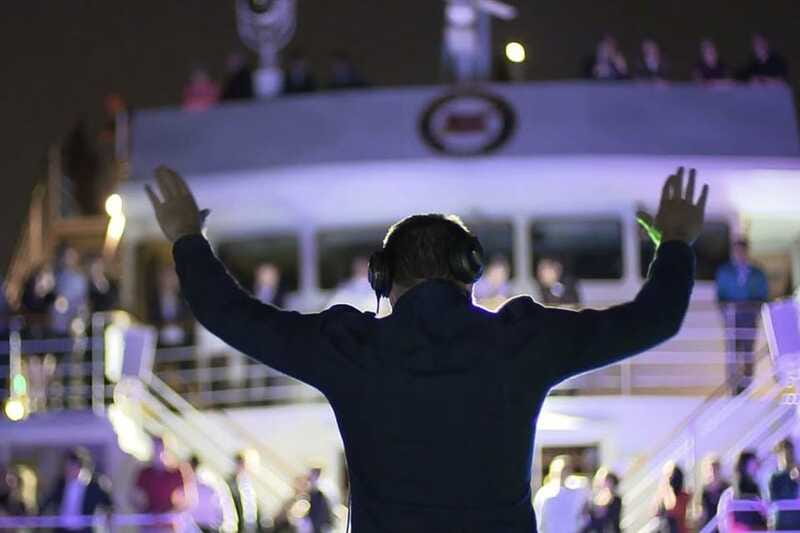 Québec City: Evening Cruise with Live DJ - Montmorency Falls and the wider river route