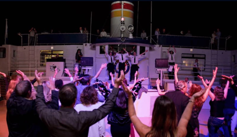 Québec City: Evening Cruise with Live DJ - When the scenic ride becomes a dance party