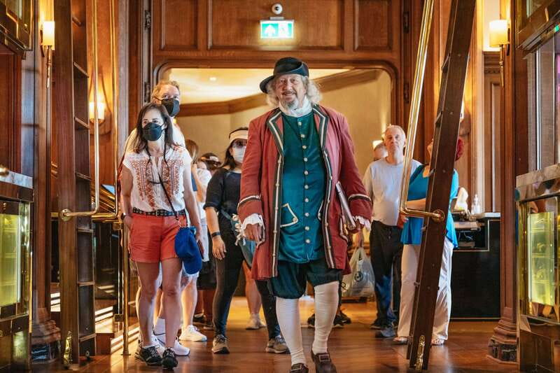 Quebec City: Guided Tour of Fairmont Le Château Frontenac - Who will enjoy this tour most?