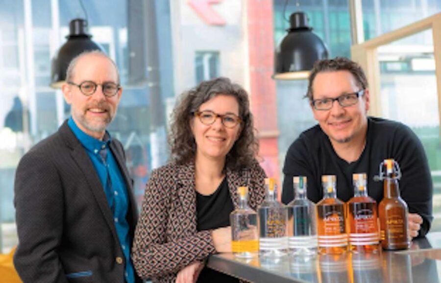 Quebec City: Honey and Distillery Tour with Tasting - A small room and a friendly pace