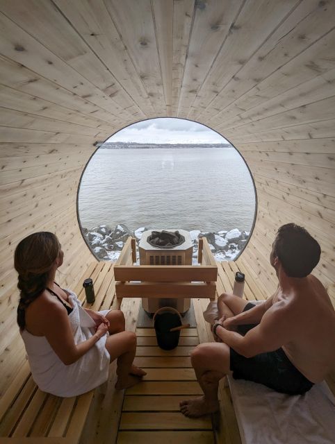 Quebec City: Ice Canoeing with Hot Chocolate & Sauna - The midpoint break on floating ice