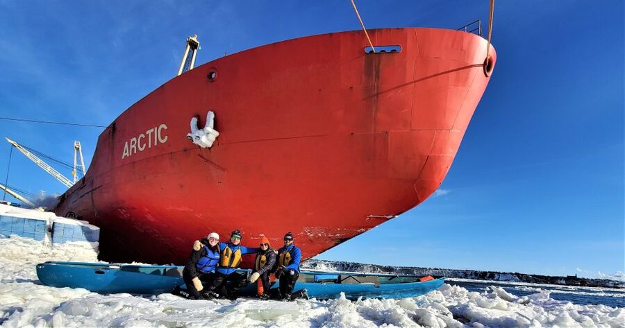 Quebec City: Ice Canoeing with Hot Chocolate & Sauna - What to wear for this cold-weather workout
