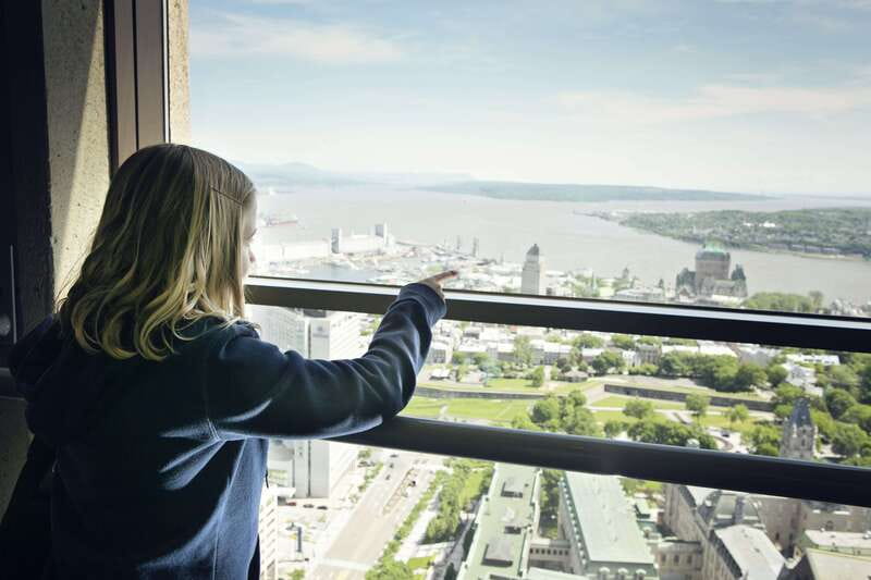 Quebec City: Observatoire de la Capitale Entry Ticket - Using the interactive screens