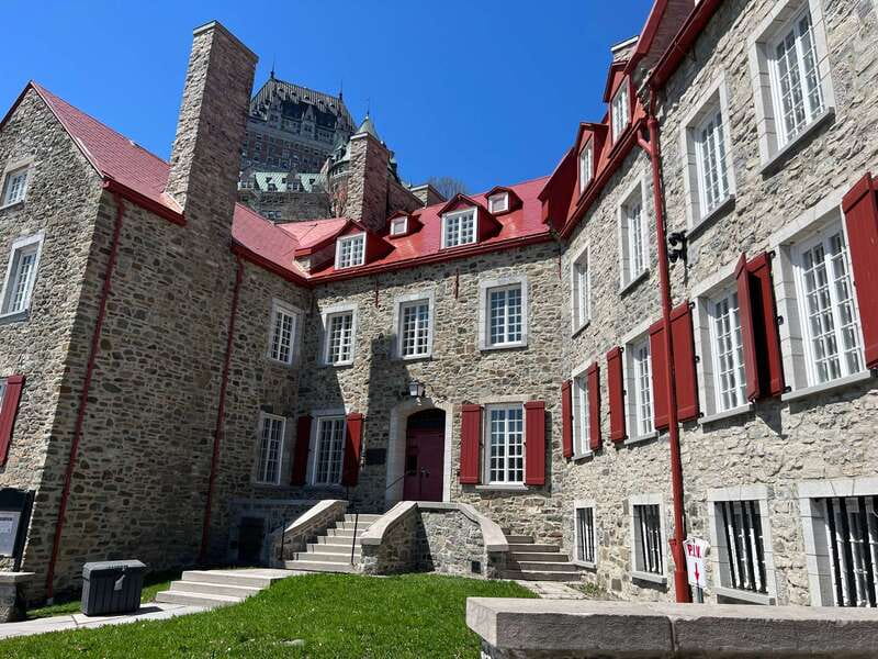 Quebec City's History in Virtual Reality - Narration, languages, and sound