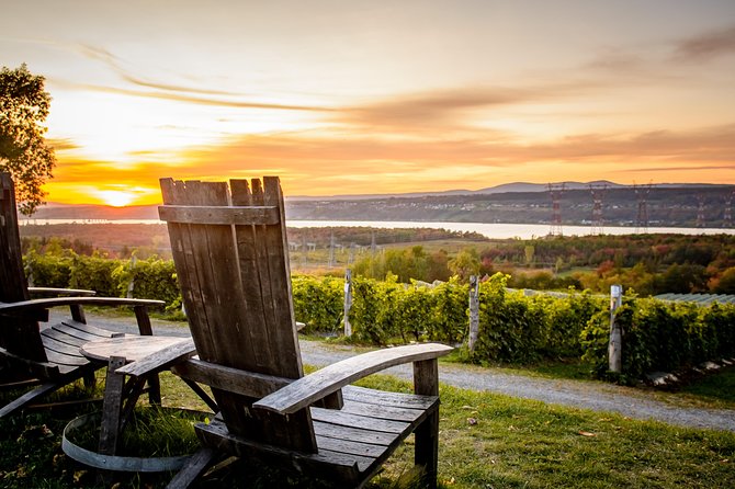 Quebec City - Tandem Bike Rental on Ile d'Orléans - Wineries, cafés, and the Chocolaterie