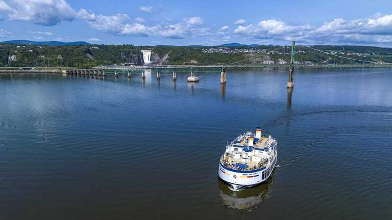 Québec City: Weekend River Brunch Cruise - Leaving Old Québec behind