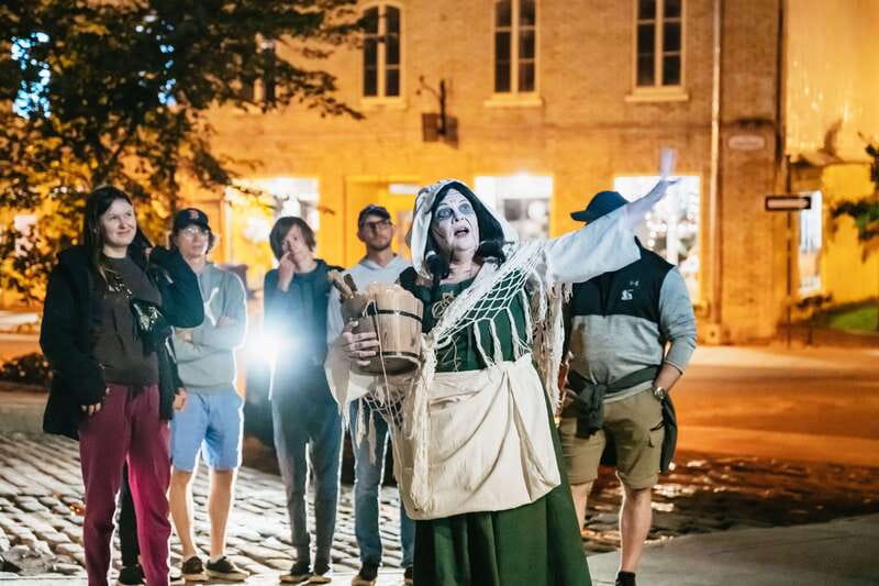 Quebec Interactive Street Theatre: "Crimes in New France" - Ten criminals, ten short encounters