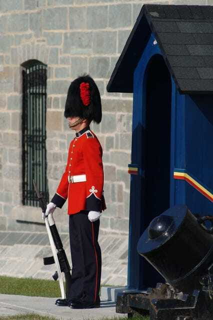 Quebec: La Citadelle de Québec Ticket and Guided Tour - What the One-Hour Format Does Well