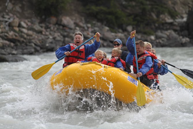 Rafting on Athabasca River Mile 5 in Jasper - The first 10 minutes: a quiet start beneath the mountains