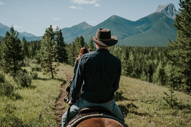 Ridge Ride 2-Hour Horseback Trail Ride in Kananaskis - Meeting your horse and guide