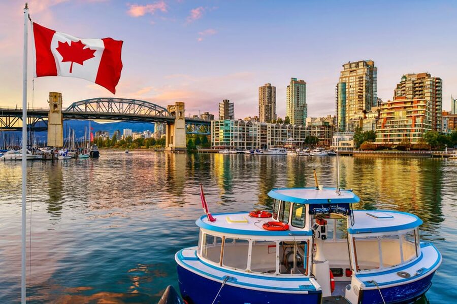 Seattle: Guided Day Trip to Vancouver - Canada Place and the FlyOver Canada choice