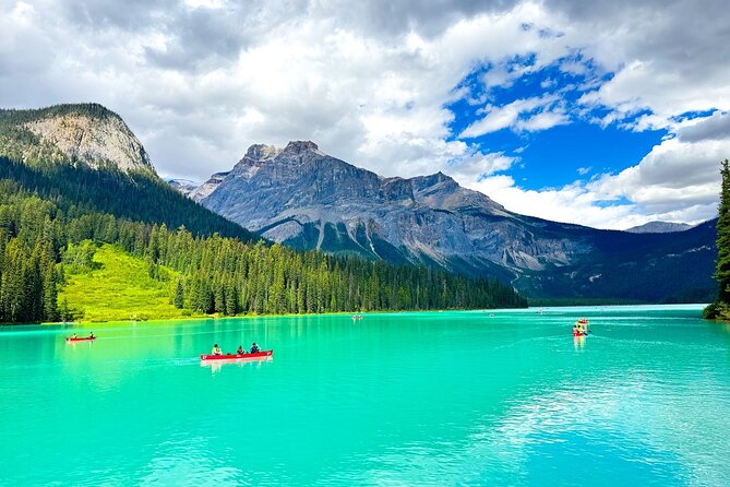 Shared Tour: Lake Louise & Emerald Lake from Canmore/Banff - Guides, vehicles, and group size