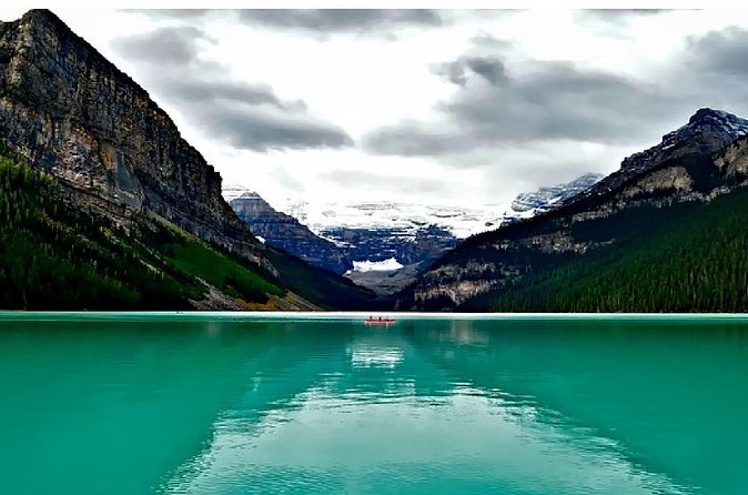 Shuttle from Banff or Canmore to Moraine Lake and Lake Louise - One hour beside Lake Louise