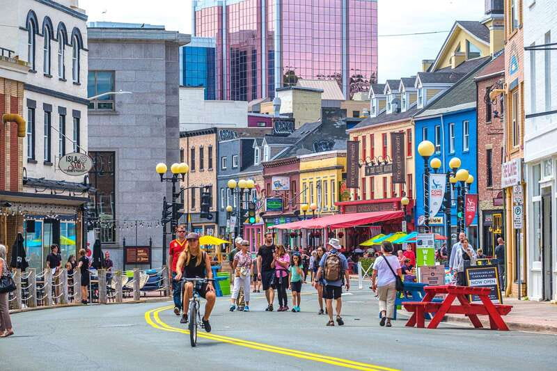 St. John's: Guided Walking Tour of the City - The Colonial Building and the workings of government