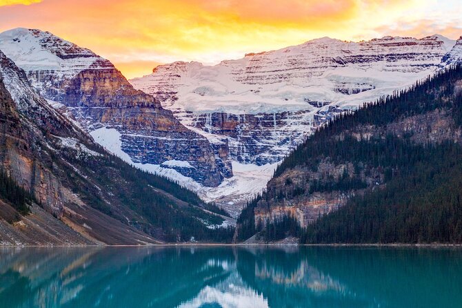 Sunrise Moraine Lake and Lake Louise - The vehicle, pickup, and group rhythm