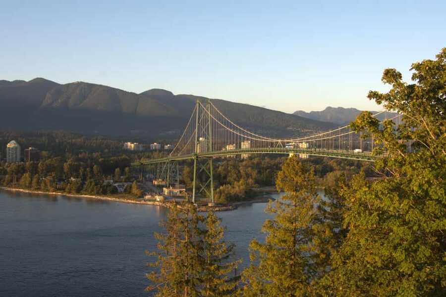 Sunset Bus Tour: Stanley Park & English Bay Photostops - A sunset introduction to Vancouver from Canada Place