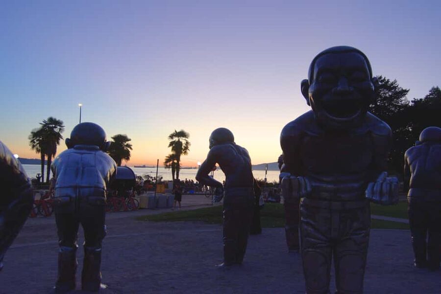 Sunset Bus Tour: Stanley Park & English Bay Photostops - A guide-led ride rather than a silent sightseeing loop
