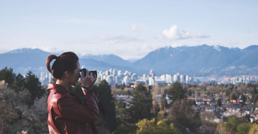 Sunset Bus Tour: Stanley Park & English Bay Photostops - The practical details that shape the evening