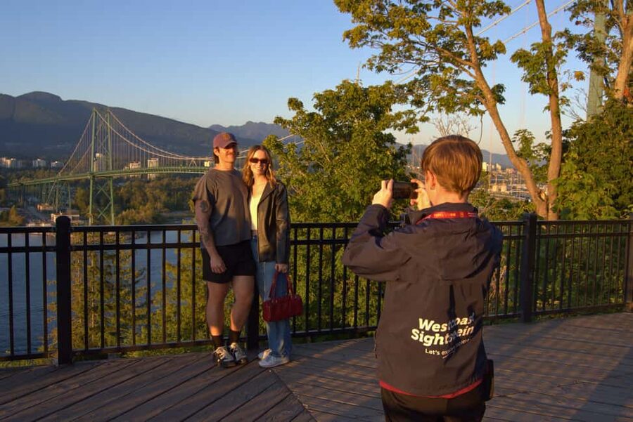 Sunset Bus Tour: Stanley Park & English Bay Photostops - Downtown Vancouver, bridges, and Canada Place