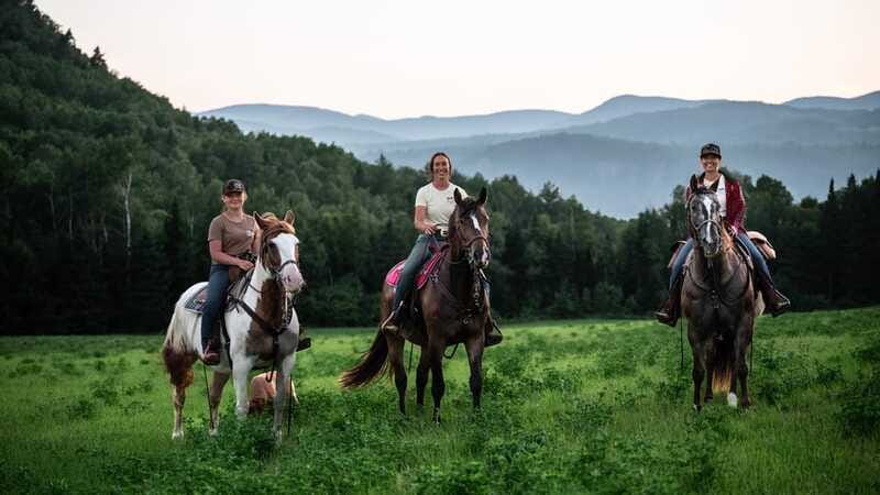 The Montagnarde: Guided horseback ride on mountain trails. - Choosing the right time and group