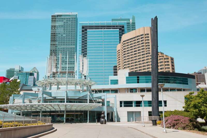 Toronto: 2-Hour Downtown Walking Tour - Yonge Street, the Ed Mirvish Theatre, and Mackenzie House