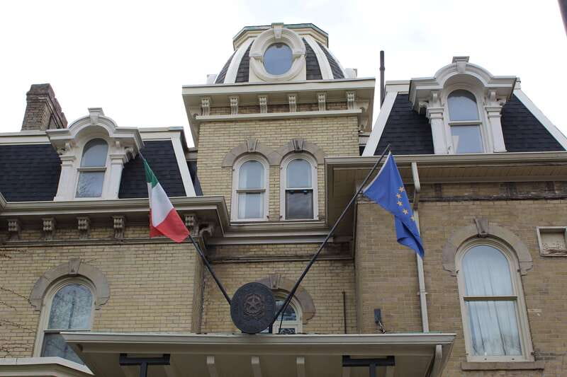 Toronto: 2-Hour Kensington Market Chinatown Walking Tour - Chinatown, where old and new meet