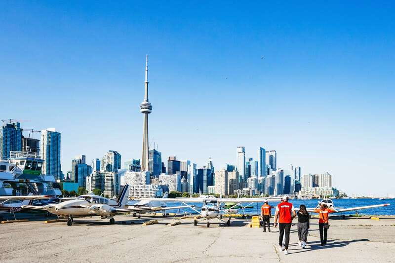 Toronto: City Sightseeing Helicopter Tour - The 35-kilometer route for a wider look