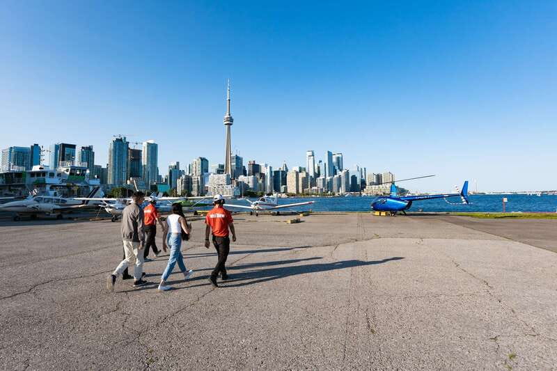 Toronto: City Sightseeing Helicopter Tour - A small helicopter and a clear view for everyone