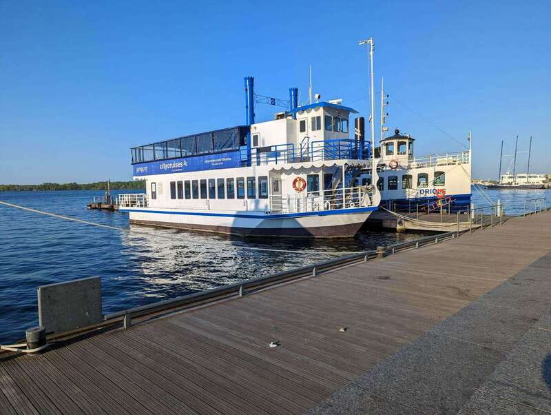 Toronto: City Views Harbor Cruise - The live guide can make or break the hour