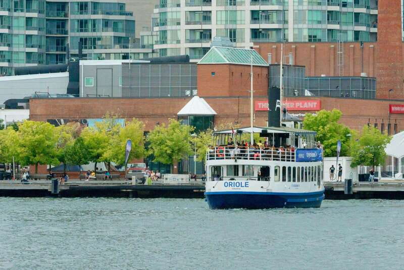 Toronto: City Views Harbor Cruise - Choosing between the indoor and outdoor decks