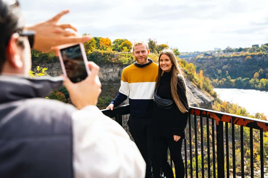 Toronto: Falls Day Tour with Boat Cruise & Niagara-the-Lake - The Niagara Parkway’s best photo stops