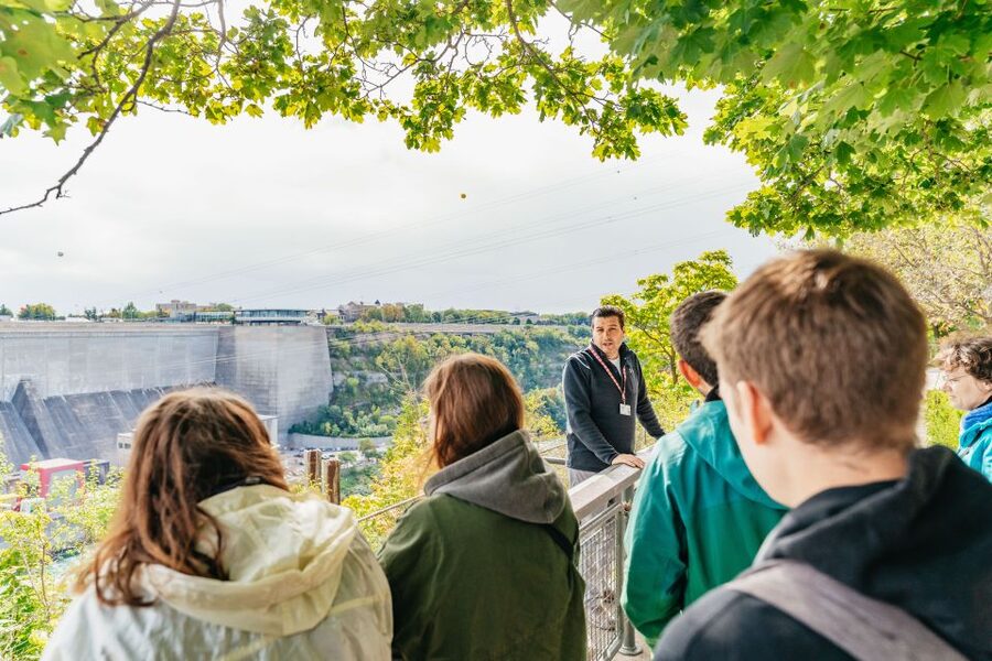 Toronto: Falls Day Tour with Boat Cruise & Niagara-the-Lake - Three hours at the Falls, used wisely