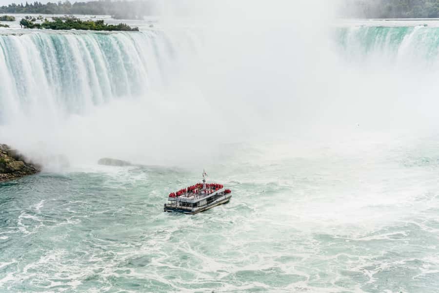 Toronto: Falls Day Tour with Boat Cruise & Niagara-the-Lake - Skylon Tower in the colder months
