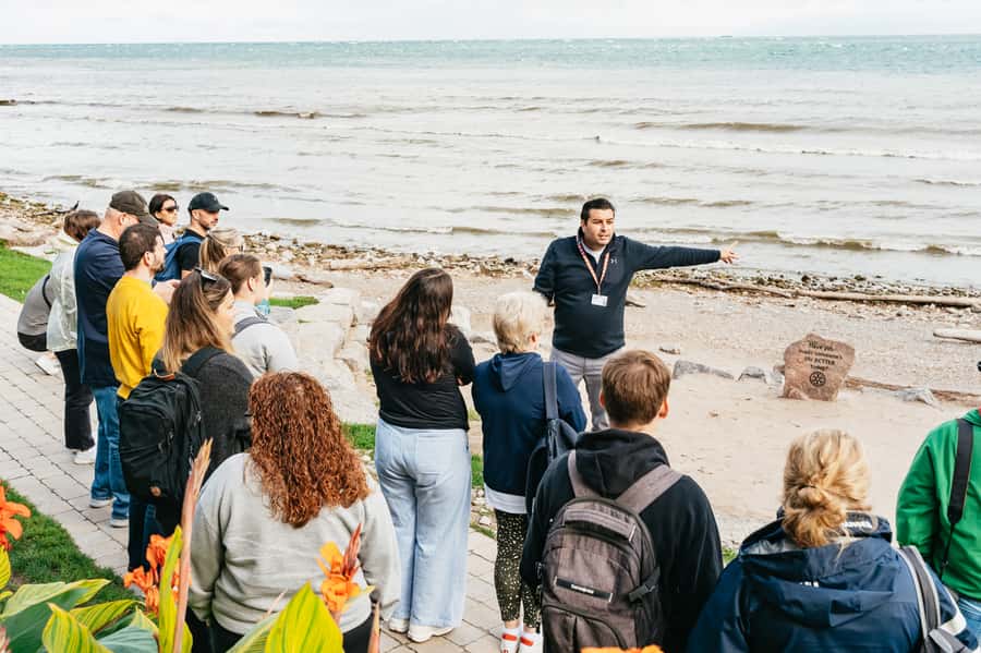 Toronto: Falls Day Tour with Boat Cruise & Niagara-the-Lake - Niagara-on-the-Lake, a short taste of Ontario charm