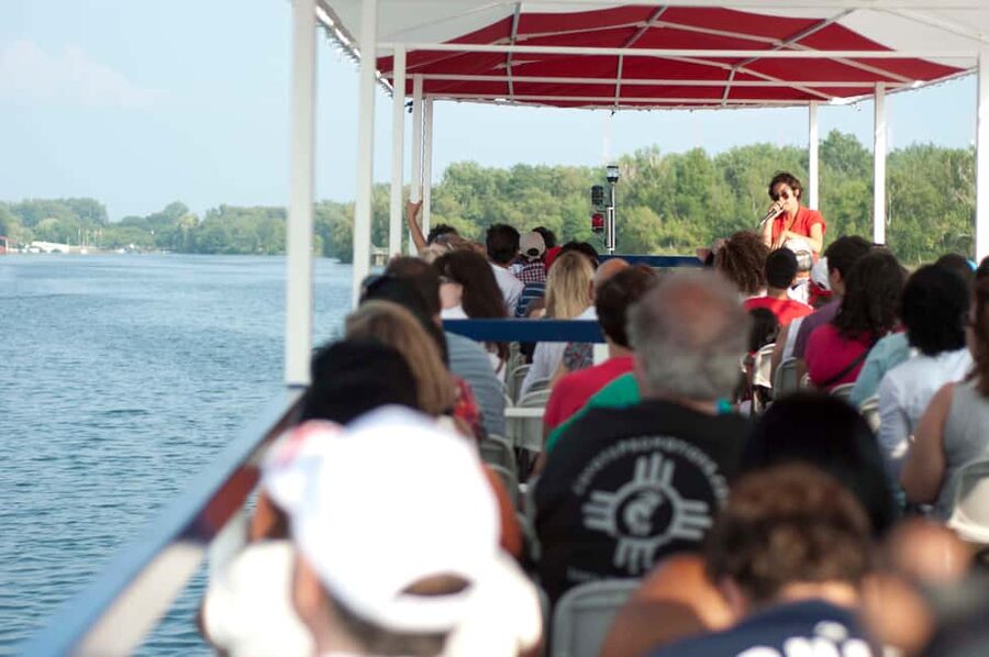 Toronto: Guided Harbour and Islands Sightseeing Cruise - Comfort, cleanliness, and practical details