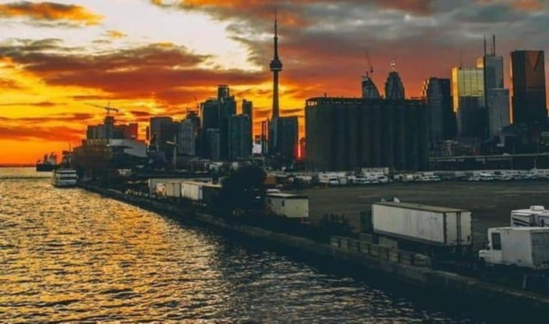 Toronto: Guided Walking Tour of Must-See Attractions - Kensington Market: street art and an independent spirit