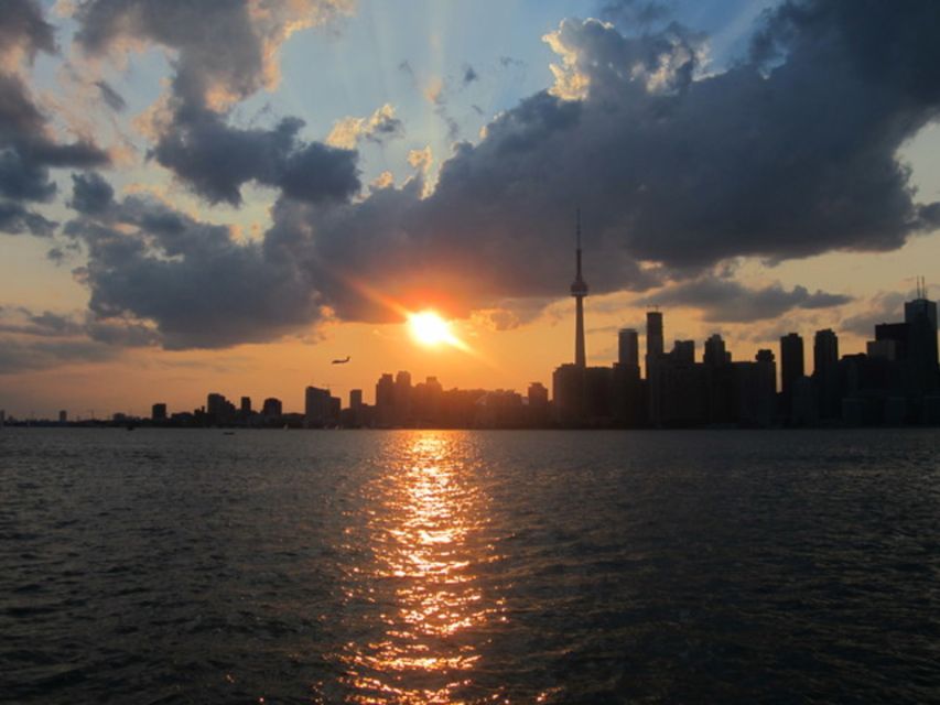 Toronto Islands: Morning or Twilight 3.5-Hour Bike Tour - Guide quality and group comfort