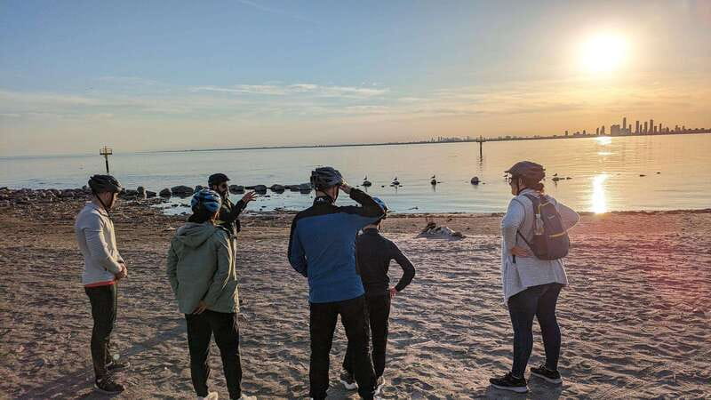 Toronto Islands: Morning or Twilight 3.5-Hour Bike Tour - Beaches, parks, cottages, and the Royal Canadian Yacht Club