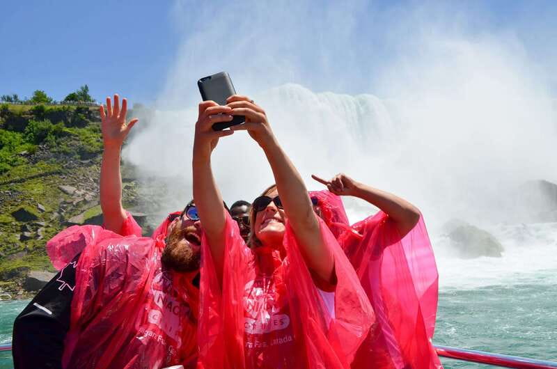 Toronto: Niagara Falls Bus Tour with Maple Tasting and NOTL - Key points to know before booking