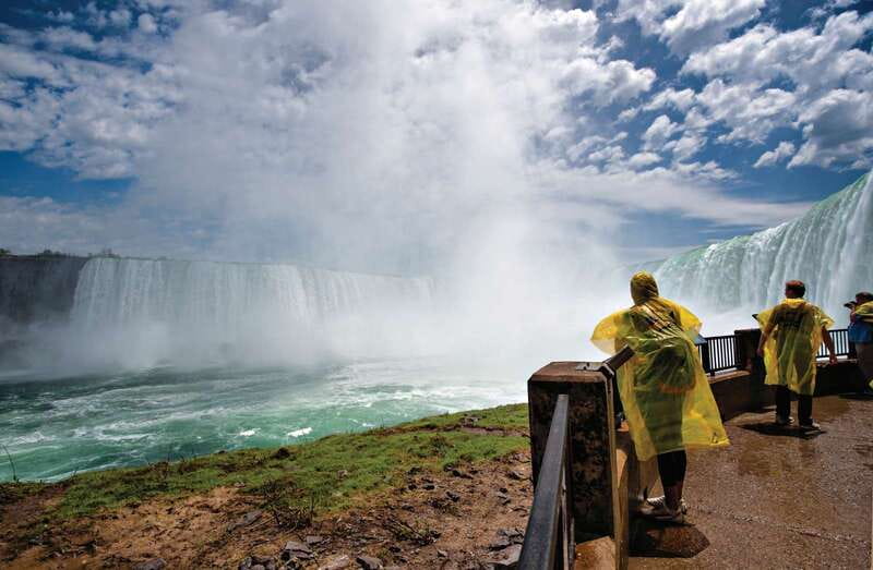 Toronto: Niagara Falls Bus Tour with Maple Tasting and NOTL - The ride from Toronto to Niagara