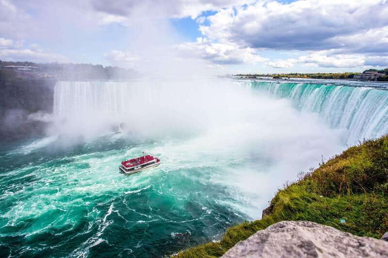 Toronto: Niagara Falls Day Tour with Optional Boat Cruise - Maple Leaf Place and the Canadian maple lesson