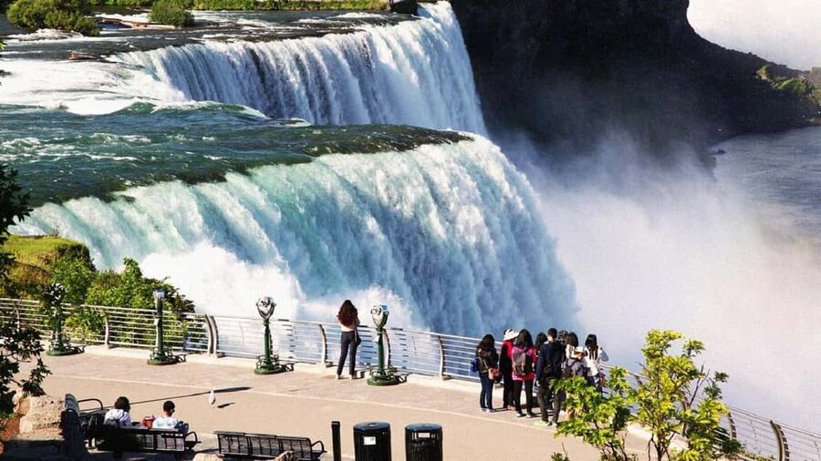 Toronto, Niagara Falls & Thousand Islands 3-day Tour from NY - The Thousand Islands cruise on day three