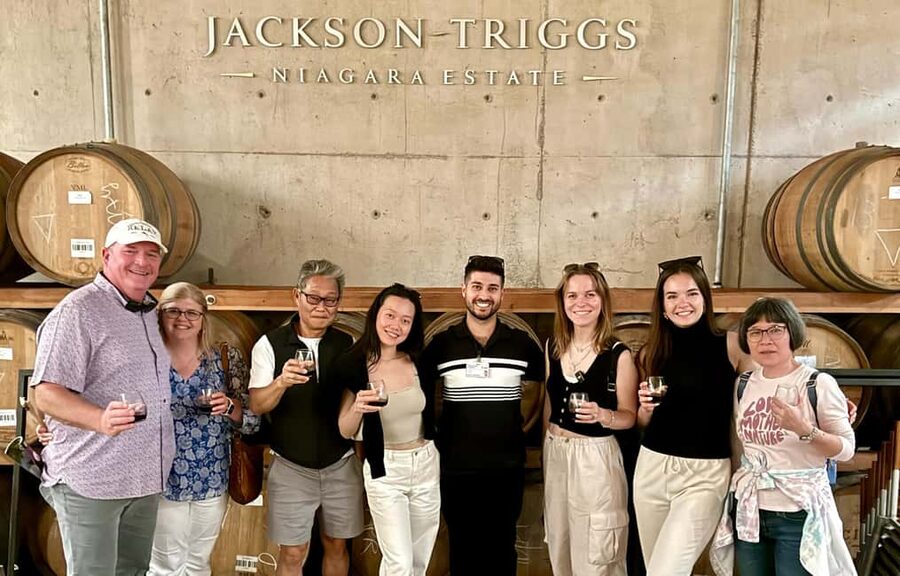 Toronto: Niagara-on-the-Lake, Wine Tasting & Chocolate Tour - What this nine-hour Niagara day includes