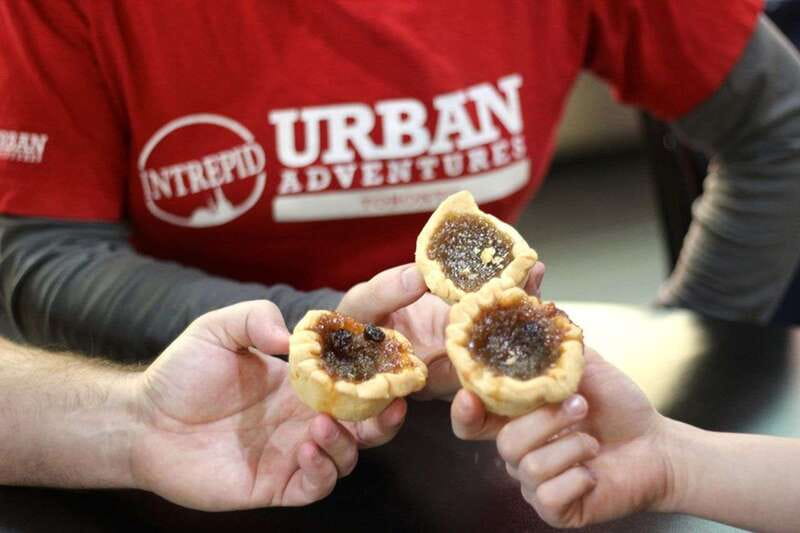 Toronto: Private Food Discovery at the St Lawrence Market - Montreal-style bagels and Canadian soft drinks
