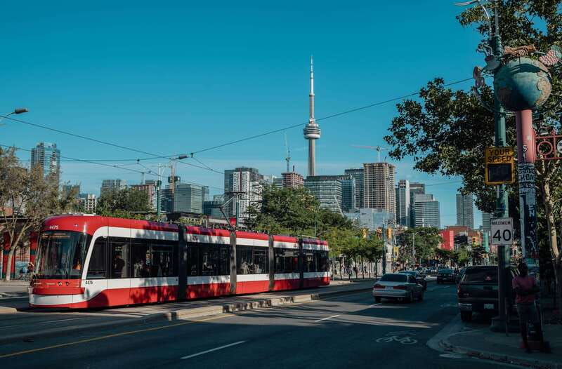 Toronto: Private Small Group City Tour with Local Guide - CN Tower and Harbourfront