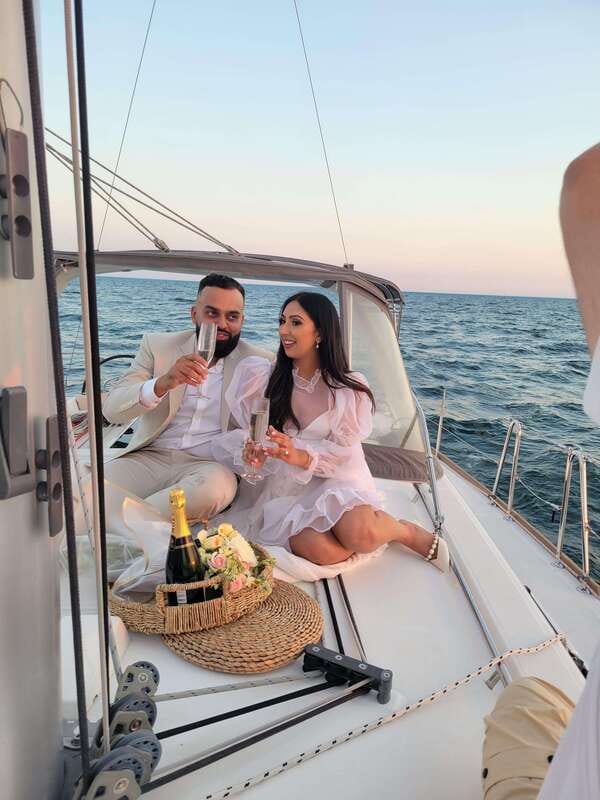 Toronto: Sailing Yacht Cruise of Toronto Harbor and Islands - Choosing between a day sail and sunset departure